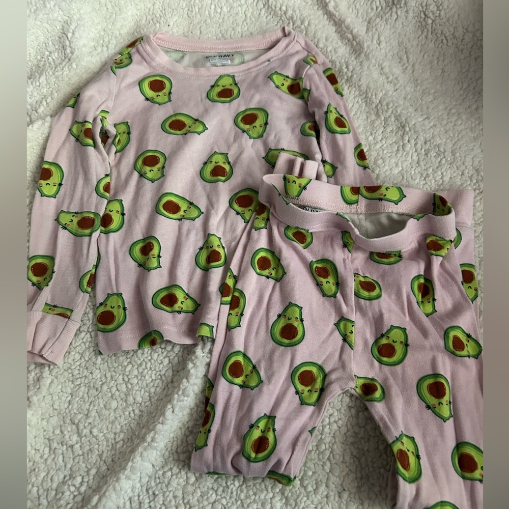 Avocato Kids old navy long pajama set 6T